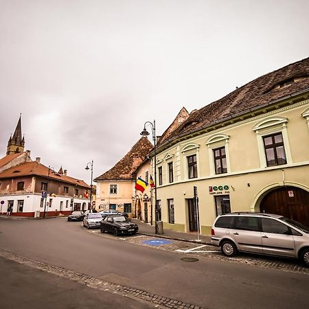 Jules' Sunny, Spacious And Central Apartment Hermannstadt Exterior foto
